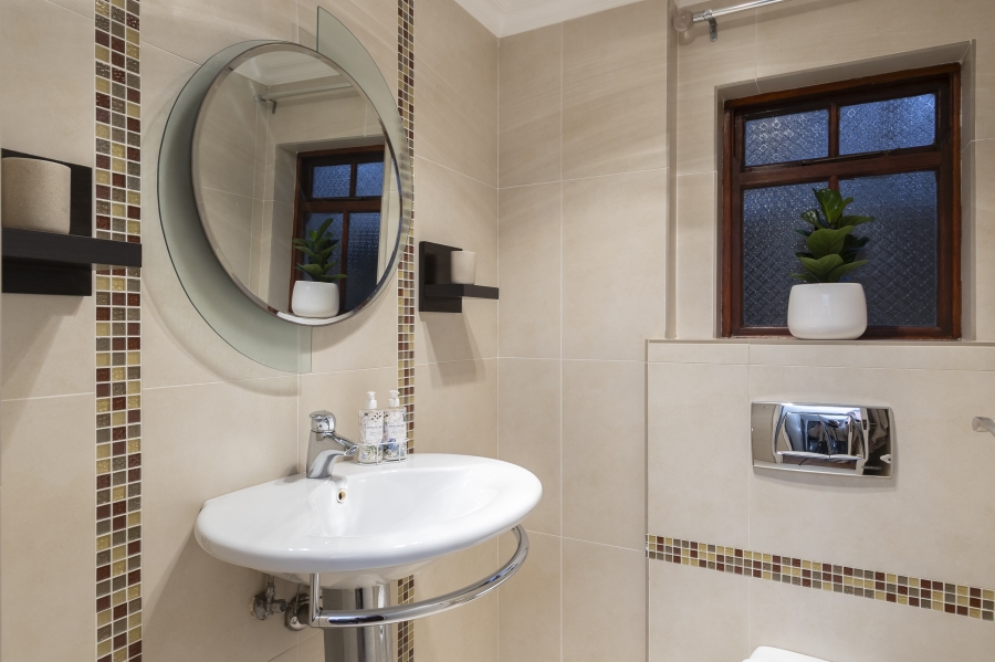 5 Bedroom Property for Sale in De Wijnlanden Residential Estate Western Cape